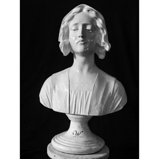 รูปปั้น หุ่นฟรอเรนไนติงเกล