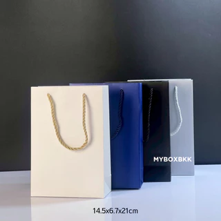 ถุงกระดาษหูหิ้วหนาพิเศษ มาพร้อมสีพิเศษ7สี ขนาด14.5x6.7x21cm