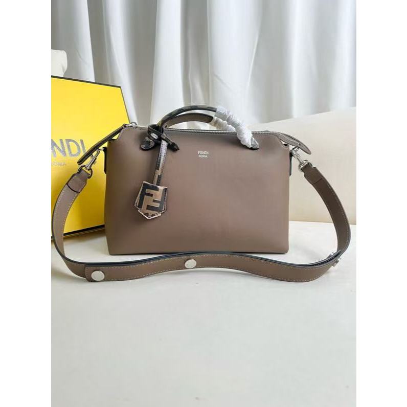 FENDI Fendi By The Way กระเป๋าหนังลูกวัว กระเป๋าสะพายข้าง กระเป๋าถือผู้หญิง สีกรมท่า  2303  379