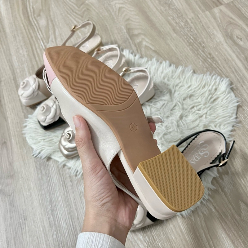 SudaSelect: รองเท้ารัดส้น ทรงแมรี่เจน สีทูโทน แต่งด้วยดอกคามีเลียใหญ่ ส้นสูง 1.5นิ้ว รหัส670851 - รูปที่ 5