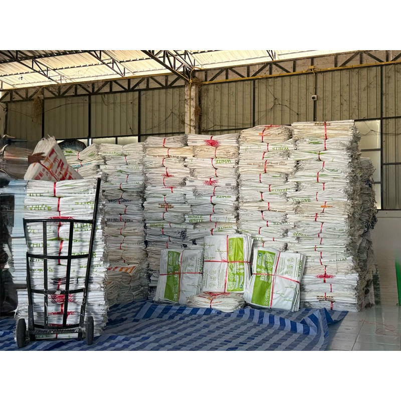 กระสอบน้ำตาล  มือสอง บรรจุ 50 โล  ขนาด 23*37 นิ้ว  ( คละลาย ) บรรจุ 100 ใบ