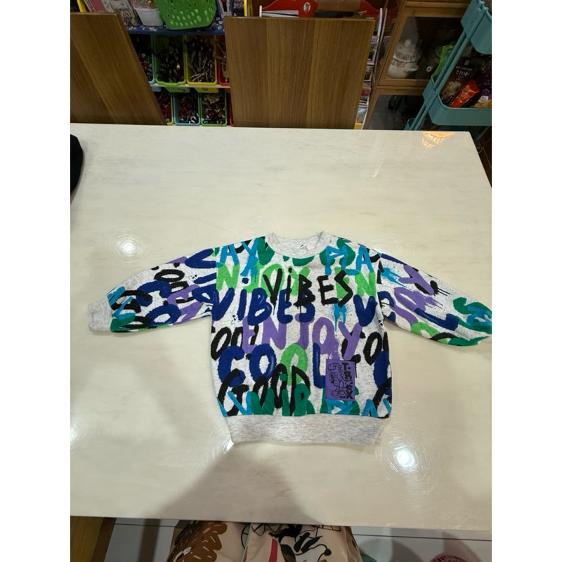 เสื้อสเวตเชิ๊ตเด็ก h&m มือ2 size UK 2-4 y