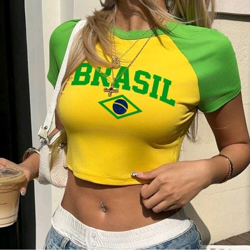 เสื้อยืด​ครอ​ป​ ลาย​ตัวอักษร​ บราซิล​ สีเหลือง​ I​ พรี​ออเดอร์​