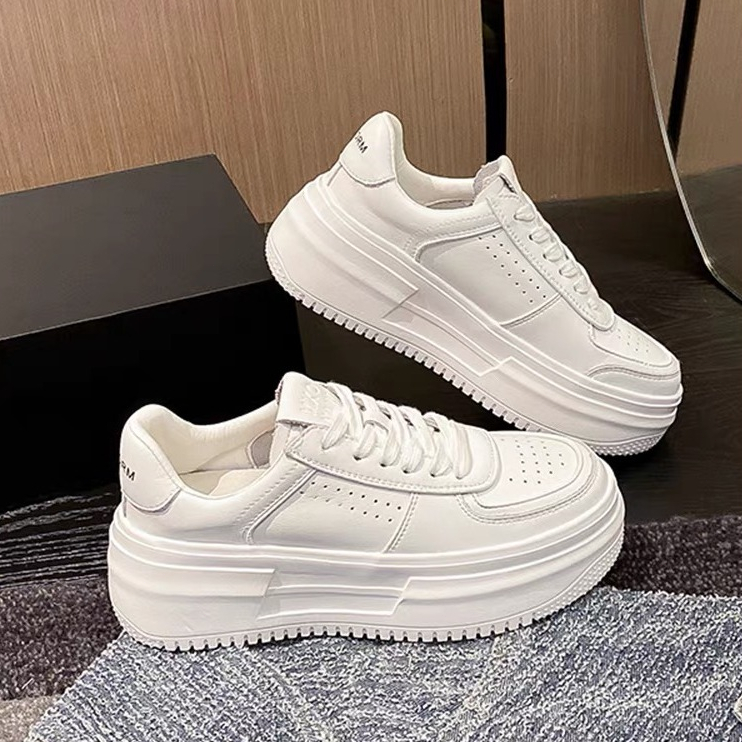 【พร้อมส่ง】รองเท้าสีขาว รองเท้าส้นหนาแบบผ่อนคลาด  รองเท้าผ้าใบ ใส่สบาย รองเท้ากีฬา 35-40 แบบหญิง