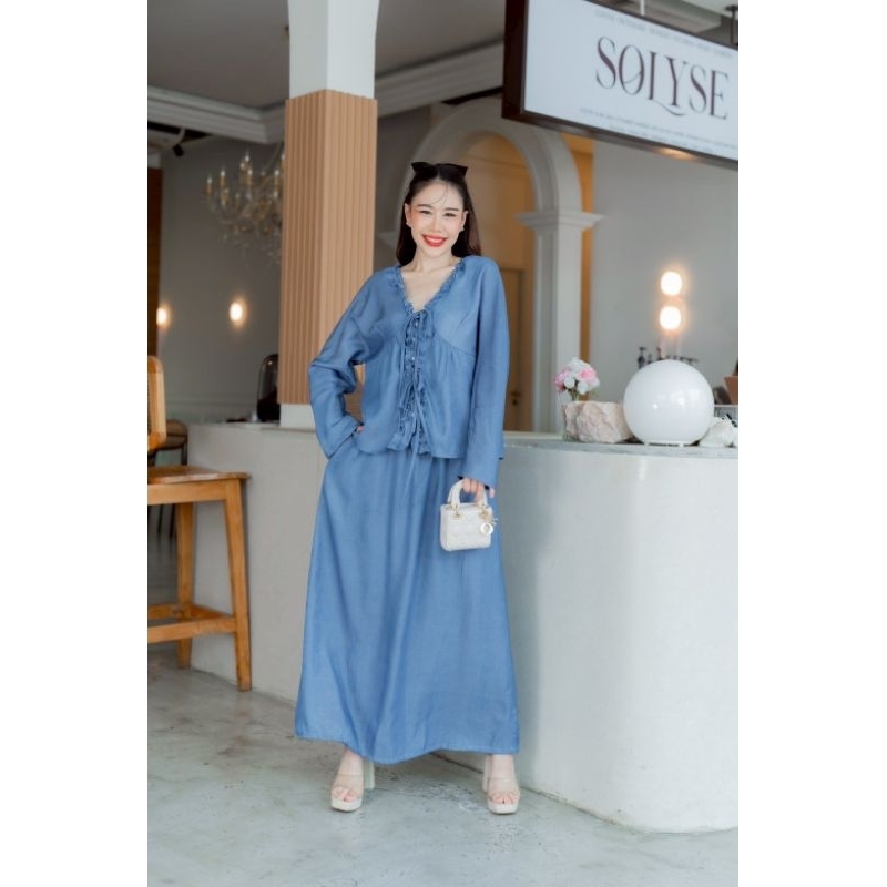 #CDR เซ็ต2ชิ้น เสื้อแขนยาวระบายช่วงคอกับกระโปรงยาวเอวดึงยาง ดีเทลแต่งสายผูกหน้า น่ารักมุมิ JS