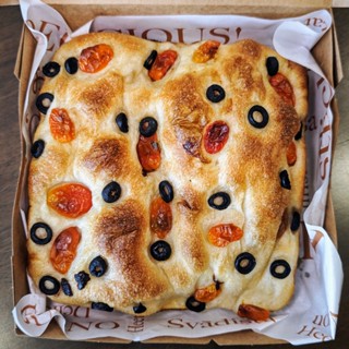 Tomato and Olive Sourdough Focaccia - โฟคัชชาซาวร์โดมะเขือเท…