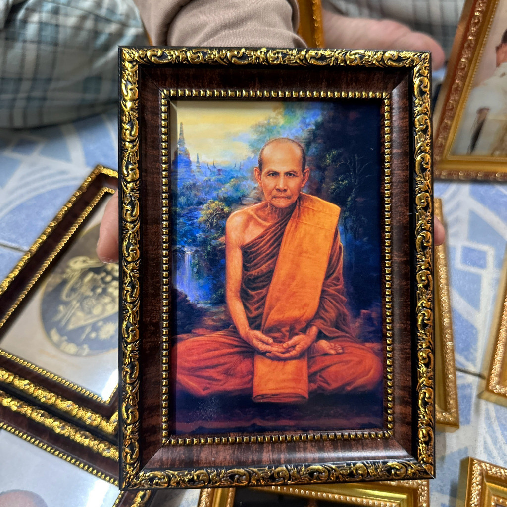 กรอบรูปภาพ หลวงปู่มั่น  ภาพมงคล มอบเป็น ของขวัญ ของที่ระลึก งานขึ้นบ้านใหม่ งานเกษียณ..