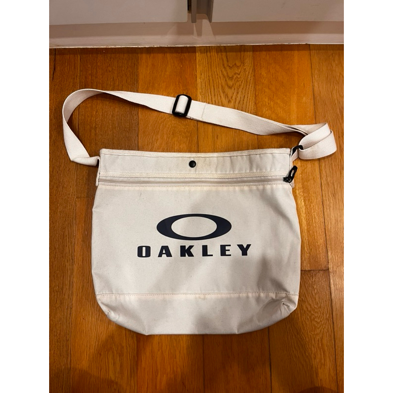 กระเป๋าสะพาย oakley essential small bag 2.0