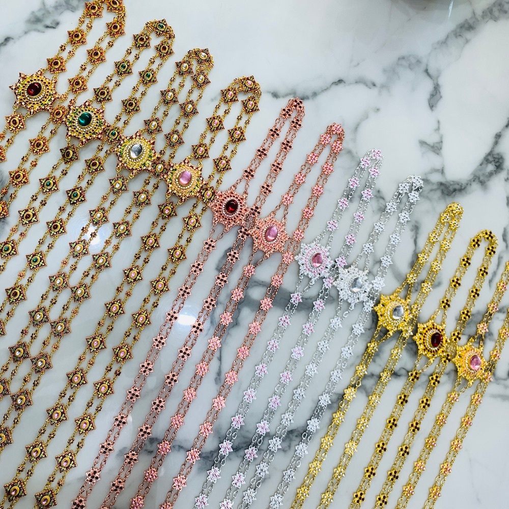 สังวาลย์ประดับพลอย มีจี้ สวยงาม สวมใส่ประดับชุดไทย