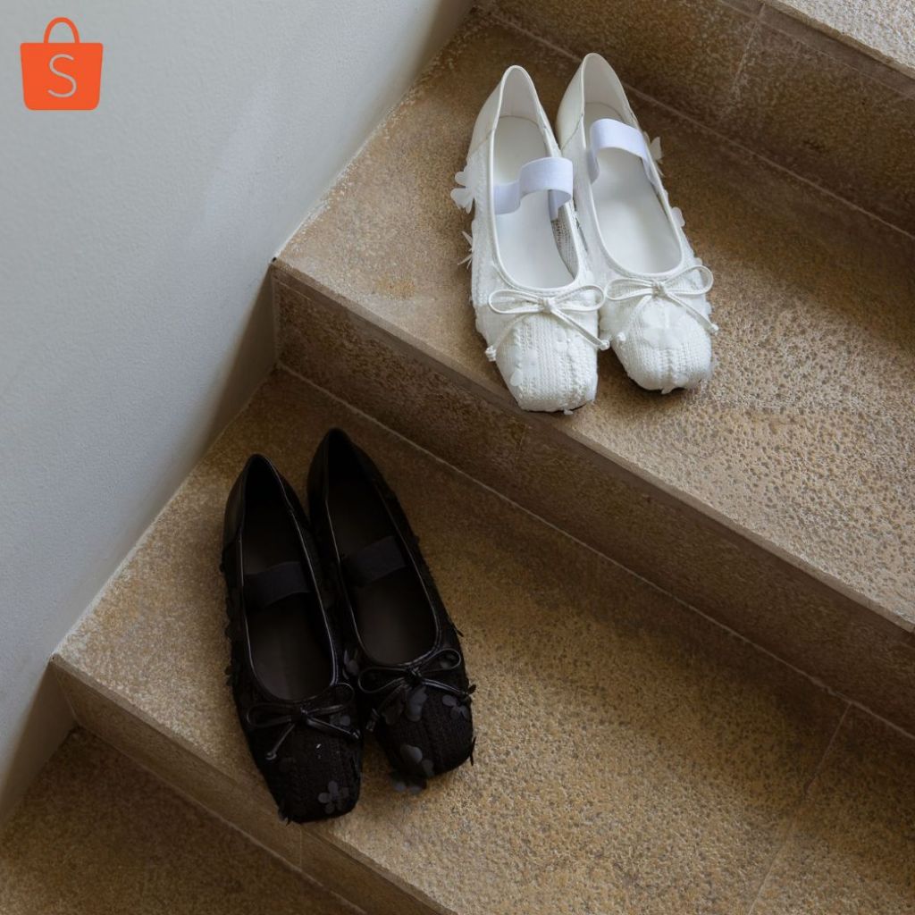 3383-6 รองเทา้คัทชู แต่งผ้าลายดอกไม้ สายคาด แต่งโบว์