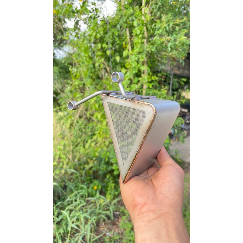 บังฝุ่น 125ปลาวาฬ (เหมาะสำหรับรถที่ย้ายแบตไปด้านหน้าแล้ว) LED ปี18-19-20 (เป็นโครงเดี่ยวใส่บังเรือนได้)