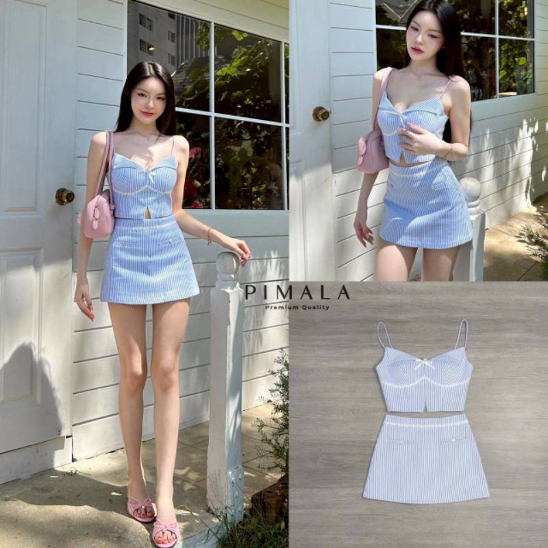 Pimala เซ็ทเสื้อสายเดี่ยวเย็บพับขอบคาดดอกไม้คุณหนู ติดโบว์น่ารักบนลายริ้วสีฟ้า มาคู่กับกระโปรงสั้นคาดดอกไม้