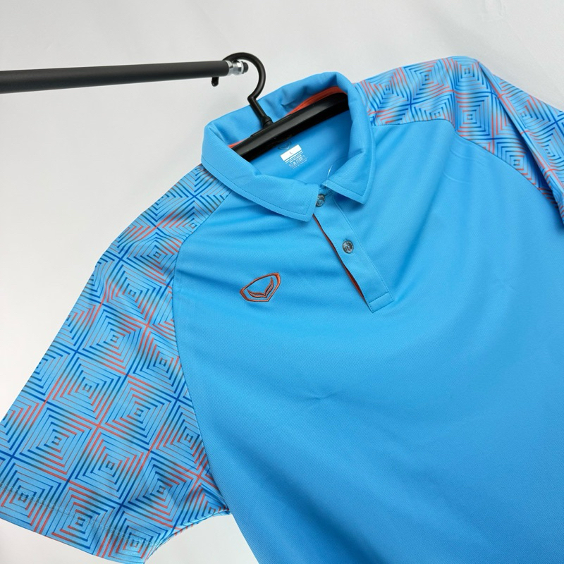 GRAND SPORT เสื้อโปโล พิมพ์ลายแขน Polo ไหล่สโลป 72-083