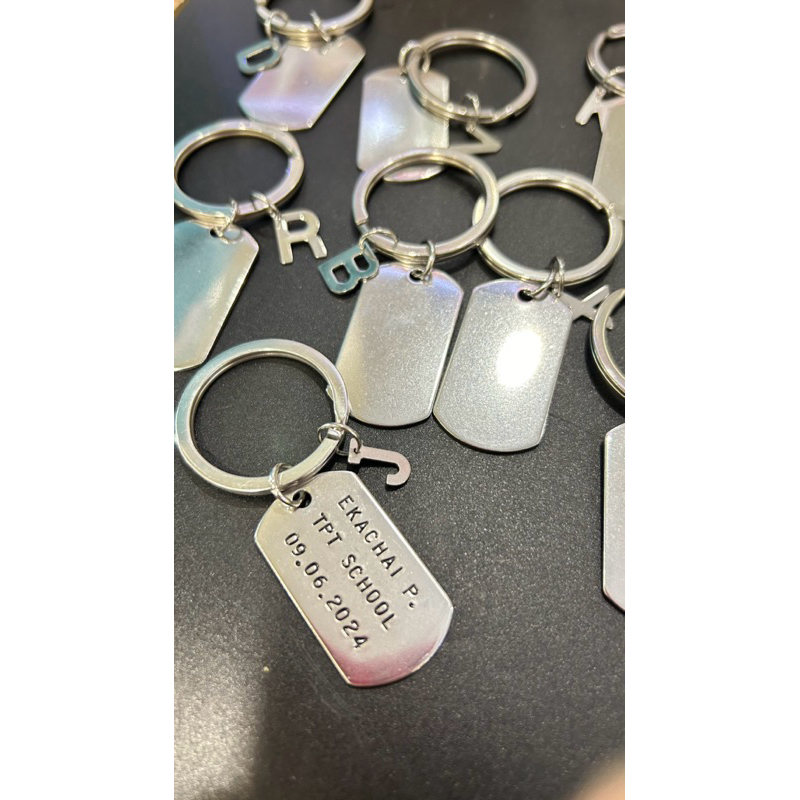พวงกุญแจสแตนเลสแท้ สลักชื่อฟรีที่แผ่น แถมฟรีจี้อักษร #พวงกุญแจสลักชื่อ #ของขวัญ #สลักได้3บรรทัด #ใส่ชื่ิอเบอร์โทร