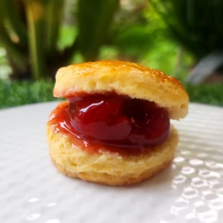 Scone สโคน เนยสดแท้ ขนาด 4 ชิ้น + แยม.