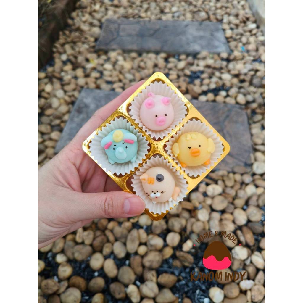 ขนมอาลัว ขนมอาลัวการ์ตูน 1 กล่อง 4 ชิ้น อาลัวกะทิหอม ขนมไทยโบราณ (ไม่อบควันเทียน)