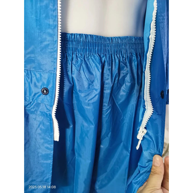 ชุดกันฝนเสื้อและกางเกง มีฮูด ซิปและกระดุม ผ้า PVC thumbnail 5