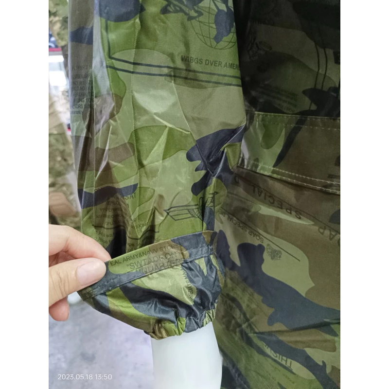 ชุดกันฝนเสื้อกางเกง มีฮูด ซิปและกระดุม เนื้อผ้า PVC thumbnail 10