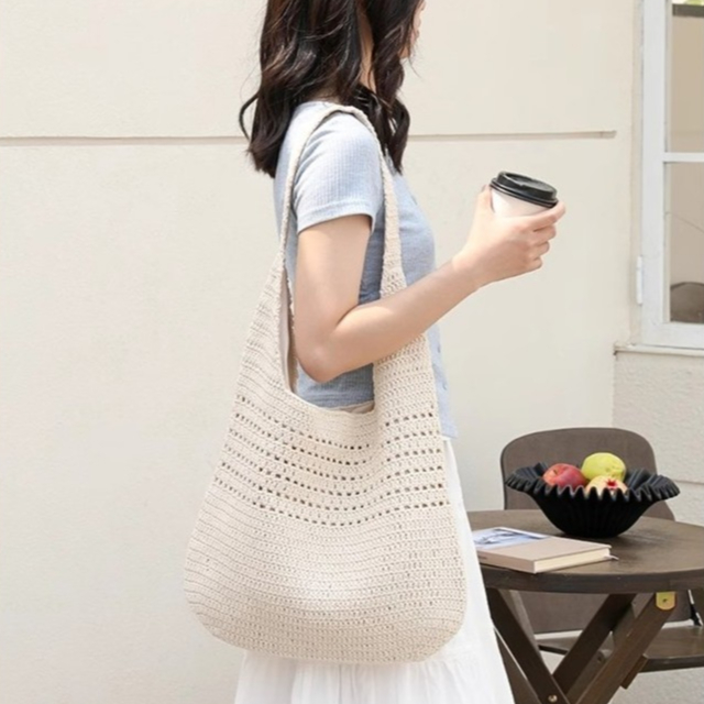 พร้อมส่ง 2 สี กระเป๋าถัก ถักเล่นลาย งานเลือกถัก ถักละเอียด มีซับใน ทรงhobo P332 - รูปที่ 2