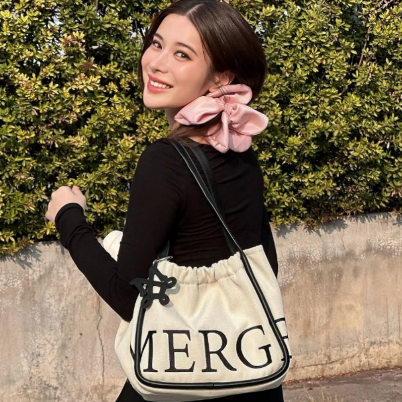💖[เว็บทางการสั่งซื้อ]𝐌𝐞𝐫𝐠𝐞 𝐀 𝐃𝐚𝐲 𝐁𝐚𝐠 𝐌𝐞𝐝𝐢𝐮𝐦💢ของแท้💯 ✅กระเป๋า official ส่งต่อ กระเป๋าTote merge กระเป๋าโท