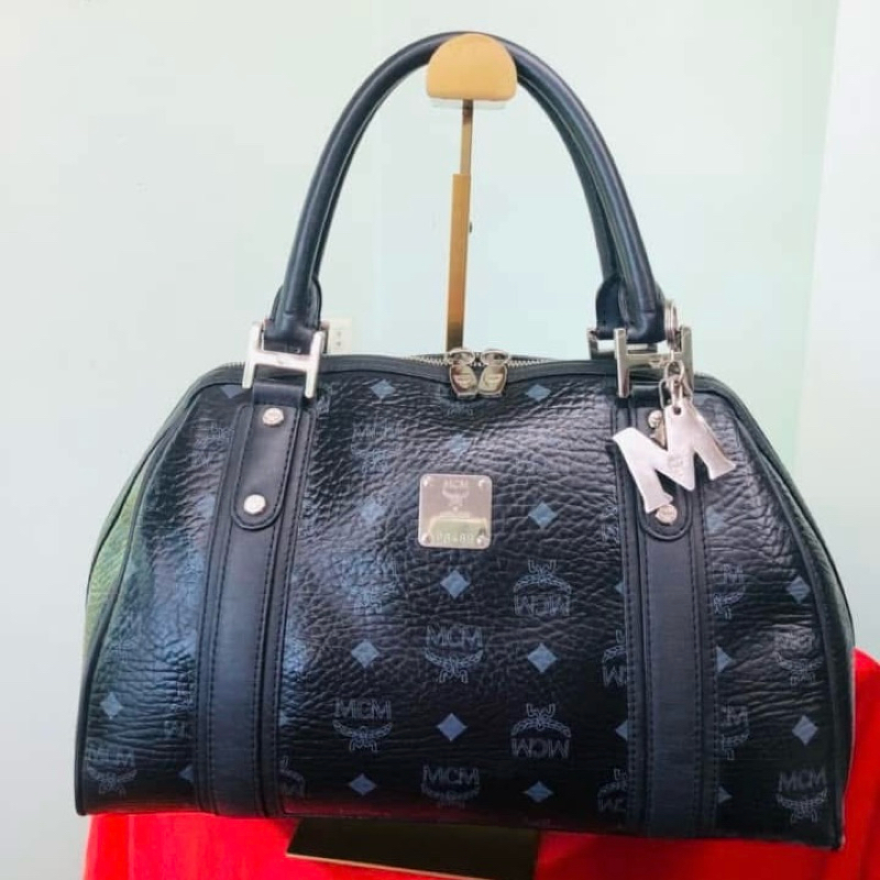 กระเป๋า MCM สะพายข้าง สีดำ ของแท้ มือสอง