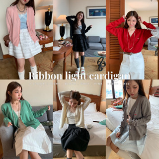 SOMEDRESS | Ribbon Light Cardigan คาดิแกนคอวีปักโบว์