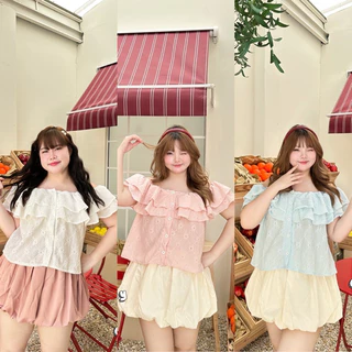 ✅เข้าเพิ่ม พร้อมส่งค่า/JR/ เสื้อเปิดไหล่ ระบาย2ชั้น ผ้าฉลุ กระดุมดอกไม้ น่ารักมาก #เสื้อผ้าไซส์ใหญ่ สาว อ้วน พลัสไซส์