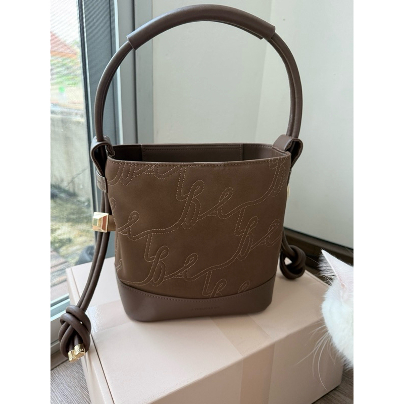 atreasurebox  MOCHA MOUSSE ALL DAY TREASURE BOX