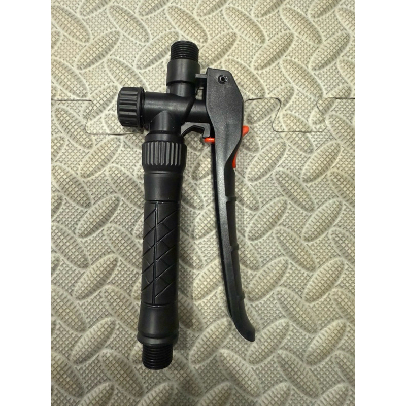 มือบีบถังพ่นยา อย่างดี พลาสติกใหม่เกรดA ทนทานกว่าทั่วไป เกลียวใหญ่ 18มม.