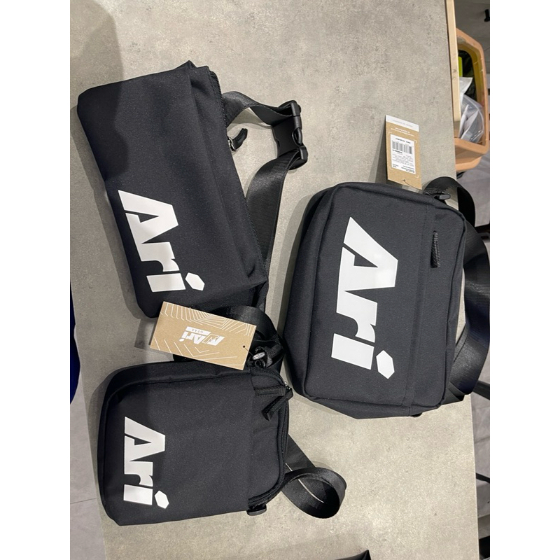 พร้อมส่ง แท้ กระเป๋าAri Essential พร้อมส่ง คอลเลคชั่นใหม่