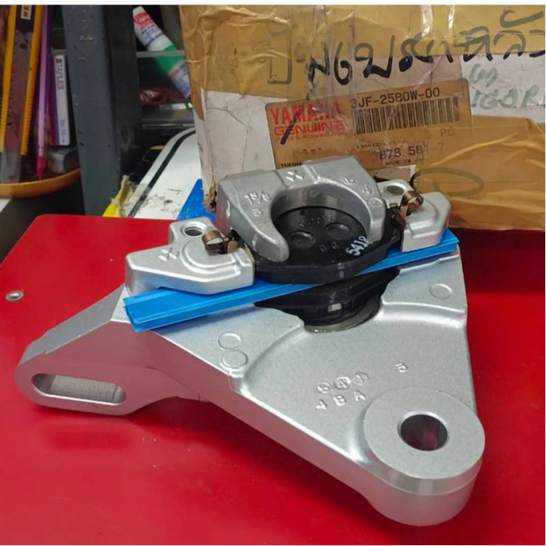 ปั้มเบรคหลัง VR 150 แท้ศูนย์ YAMAHA  MADE IN JAPAN รหัส 3JF-2580W-00