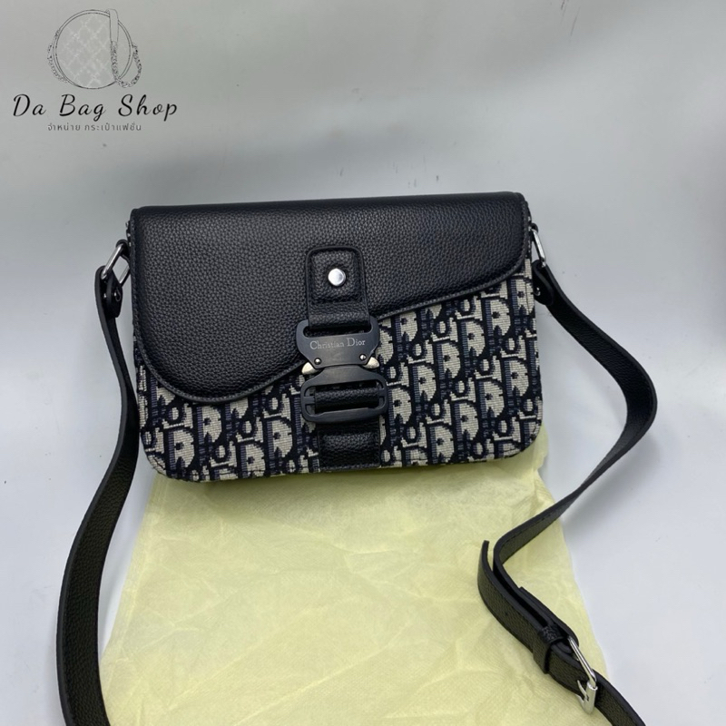 กระเป๋าสะพายข้าง เป็นผ้าทอรุ่นมาใหม่มีหนึ่งช่องใช้งาน งานสวยมีพร้อมส่ง