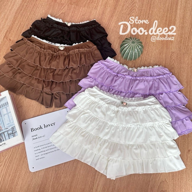 ♦️DOODEE2♦️กระโปรงกางเกง ระบายขอบลูกไม้แต่งกุหลาบตรงกลางผ้าร่องสวยน