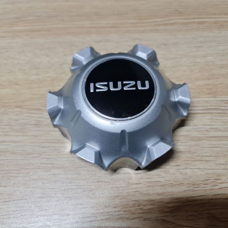ฝาดุ้มล้อแท้ isuzu ฝาปิดกลางเบ้า ฝาล้อ ที่ปิดล้อ ฝาครอบดุมล้ออีซูซุ isuzuสินค้าผ่านใช้แล้วงานมือ2(ราคา1ชิ้น)มีพร้อมส่ง