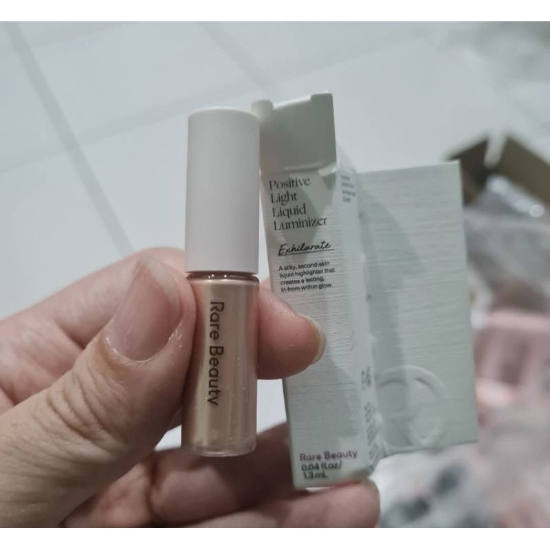 Rare Beauty liquid luminizer size 2.5 ml
