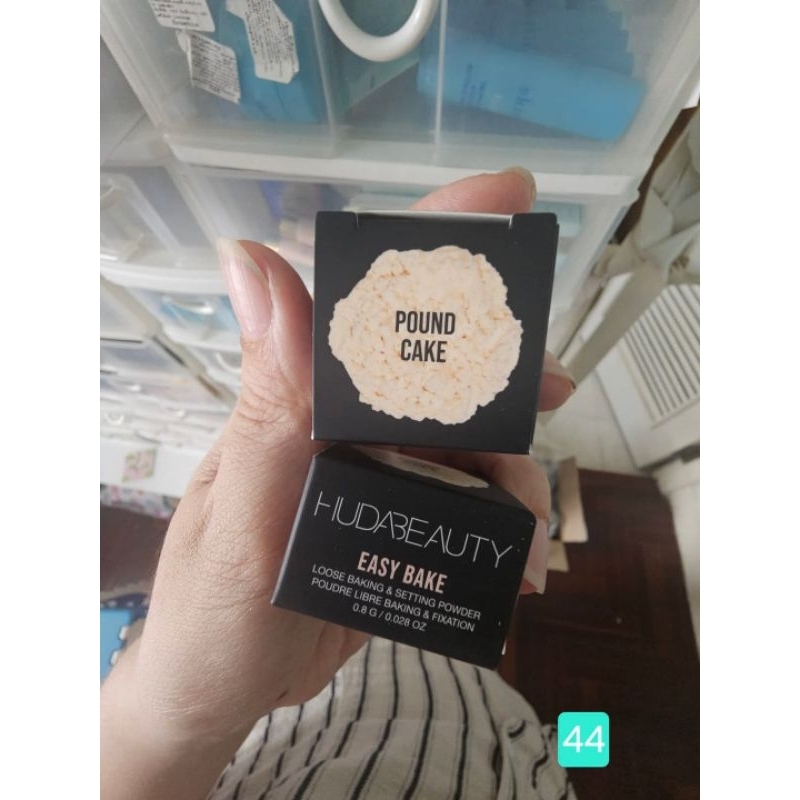 Huda Beauty Easy Bake Loose Baking & Setting Powder 0.8 g