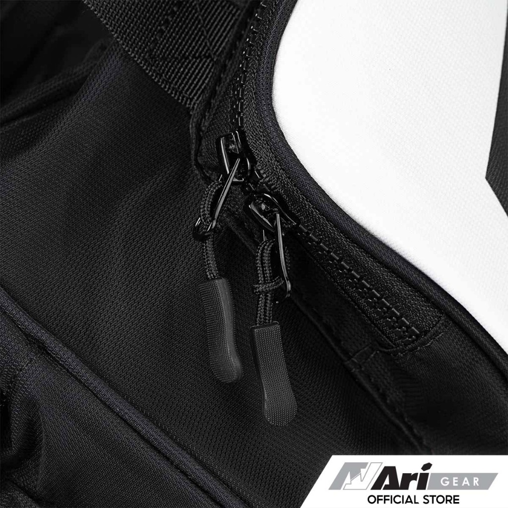 ARI ADEPT 2TONES SMALL DUFFLE BAG - BLACK/WHITE (AHW1563-01) กระเป๋า อาริ ADEPT 2TONES SMALL DUFFLE สีดำขาว