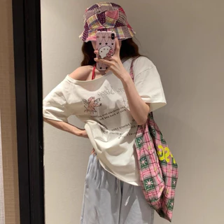 เสื้อยืดโอเวอร์ไซส์เกาหลีน่ารักๆ สีขาว เสื้อปาดไหล่สาวอวบใส่ได้ เสื้อยืดสวยๆผู้หญิงที่กําลังฮิต สตรีทกําลังฮิตปิดไหล่XXL