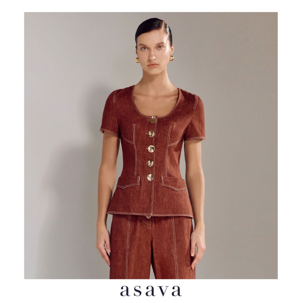 [asava ss25] Elowen Denim Button-down Blouse เสื้อผู้หญิง แต่งกระดุมหน้าแขนสั้น คอยูกระเป๋าหน้าแต่งต