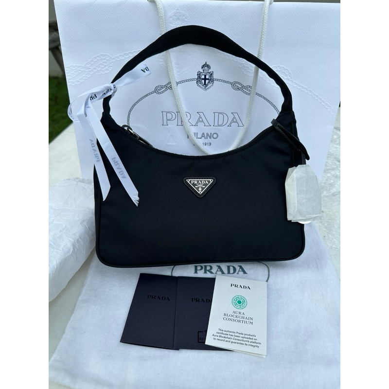 Prada re edition 2000 Y.23 หูผ้า