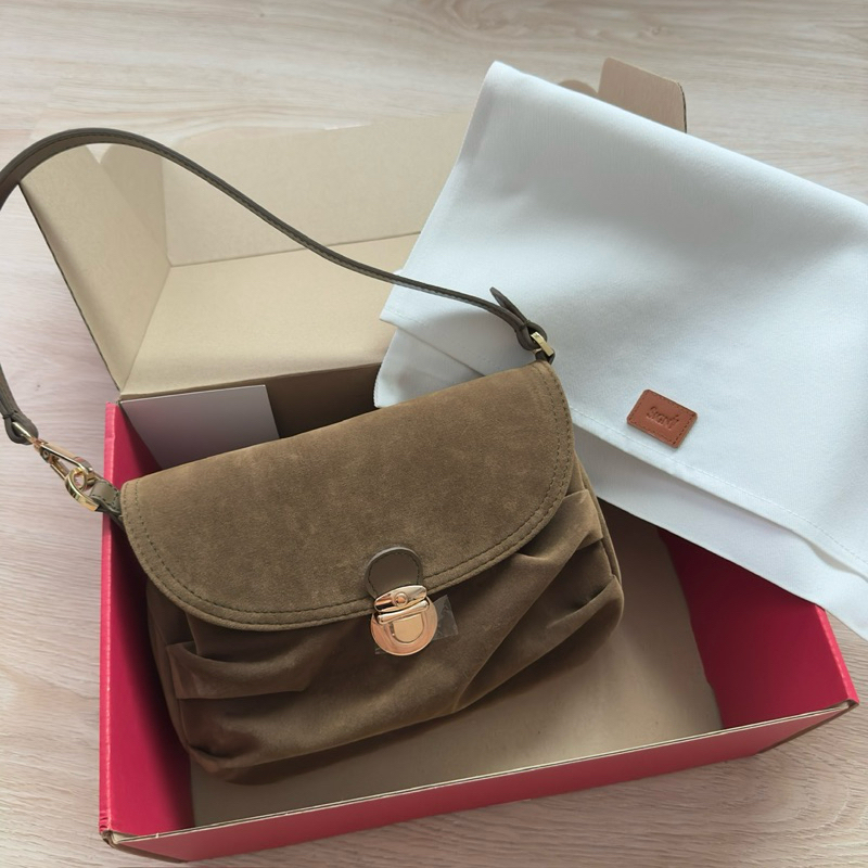 [พร้อมส่ง✅] กระเป๋าสะพาย แบรนด์ Signy รุ่น Velonica