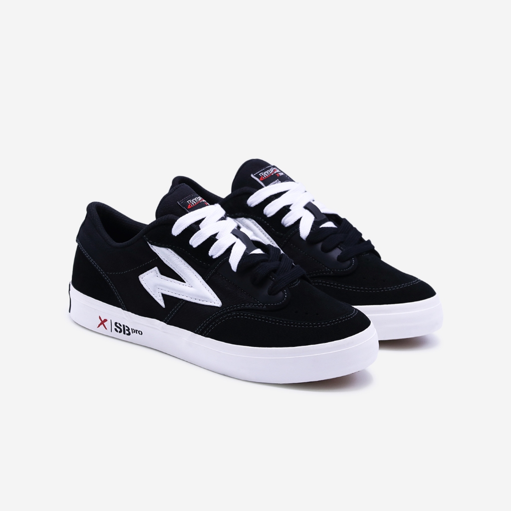 Breaker รุ่น  XSB-PRO รองเท้าผ้าใบเบรกเกอร์สนึกเกอร์สีดำ Size 37-47
