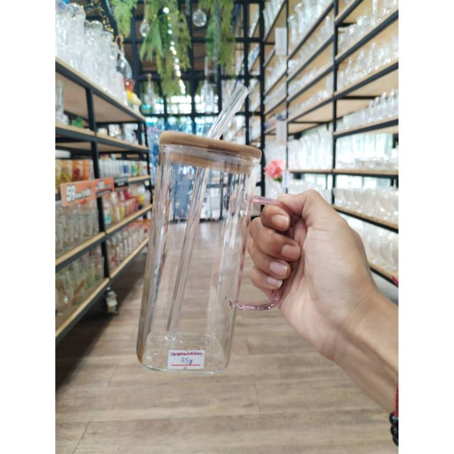 JJGLASS (LYNX) แก้วมีหูพร้อมฝา SQUARE 60130 A ชมพู - แก้วใสทรงสูง พร้อมฝาไม้ + หลอดแก้ว [1 ชุด] สไตล์มินิมอล มีหูจับ