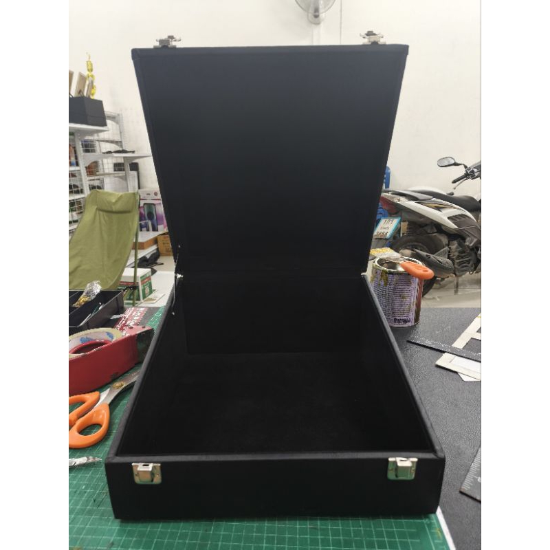 กล่องมงกุฎ กล่องดำ ภายในดำ,แดง,เทา,แบรนด์ THICHA crown👑