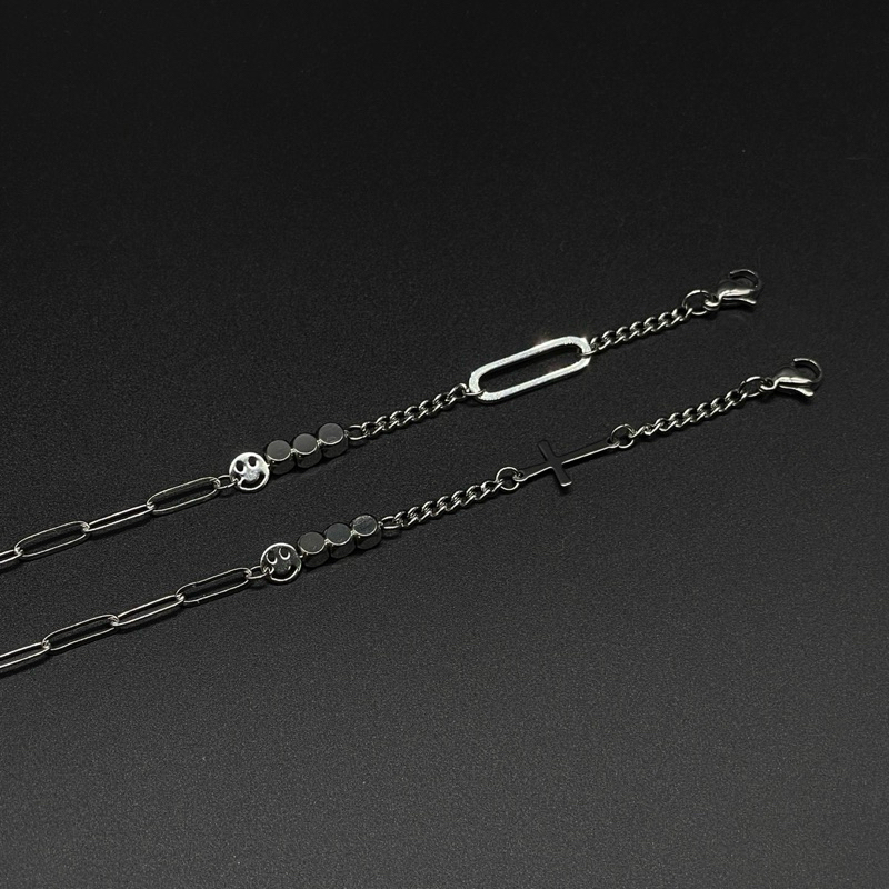 (NEW!) tiny smiley on chain bracelet by lumpsum / สร้อยข้อมือสไตล์เรียบง่าย วัสดุสแตนเลสไม่ลอกไม่ดำ