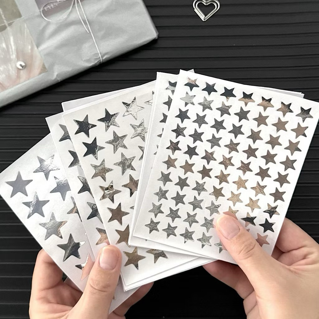 ‼️พร้อมส่ง‼️แผ่นสติ๊กเกอร์ดาวเงิน ทําเอง สมุดภาพของขวัญตกแต่ง ราคา/แผ่น