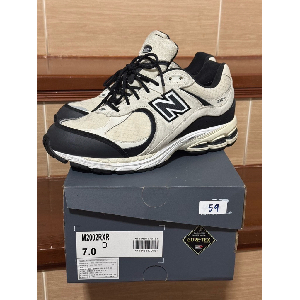 Use New Balance 2002R (M2002RXR)