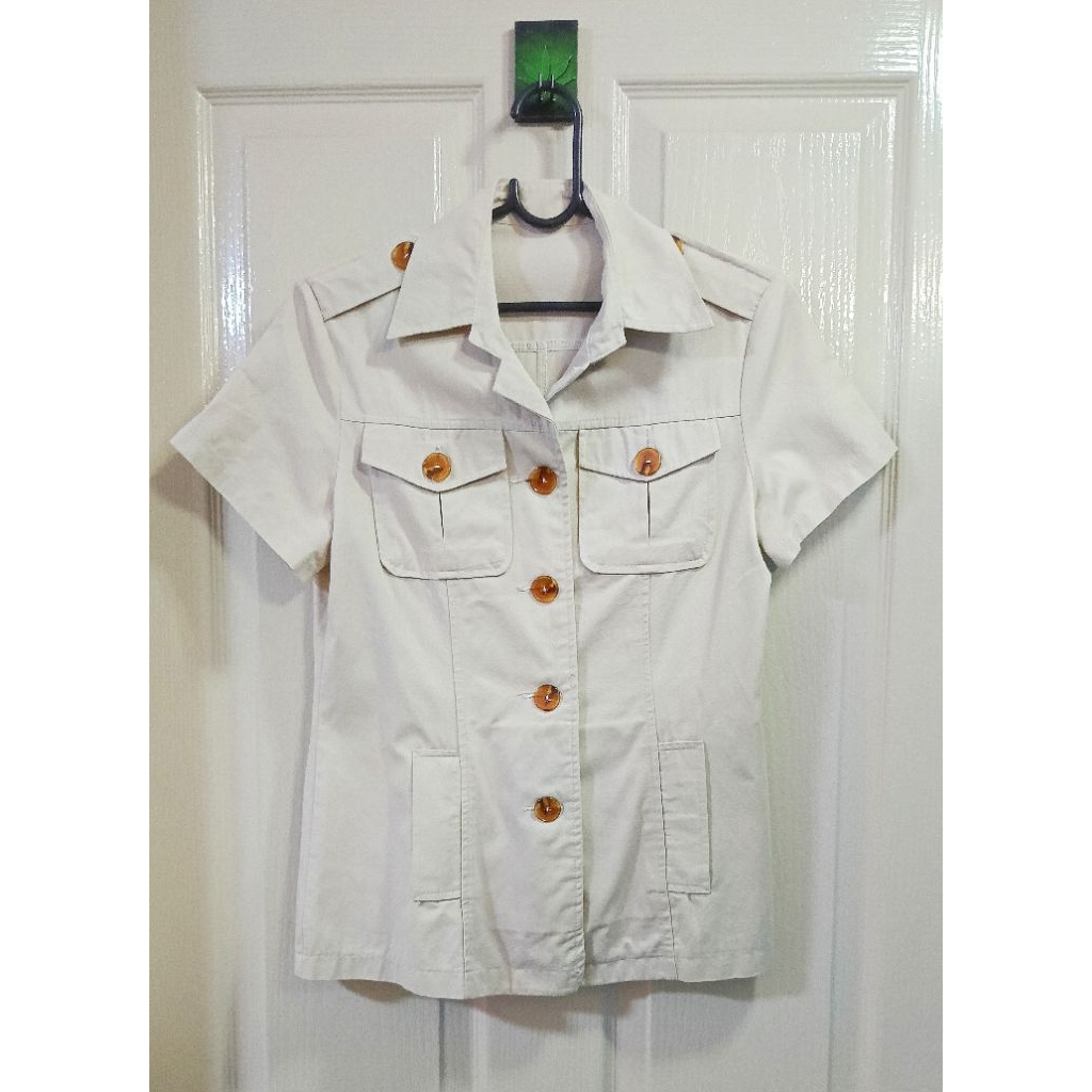 เสื้อเชิ้ตซาฟารีสีเบจแขนสั้น  beige khaki safari Short Sleeve Jacket Women