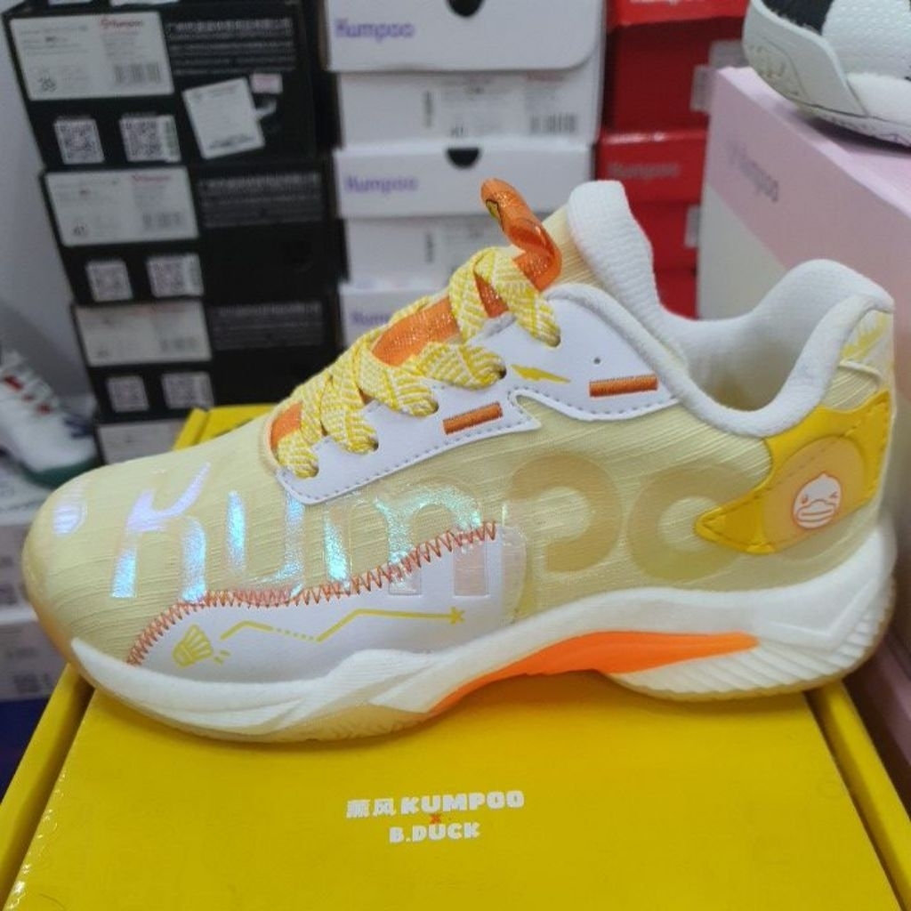 รองเท้าแบดมินตัน kumpok B duck เหลือง พร้อมส่ง
