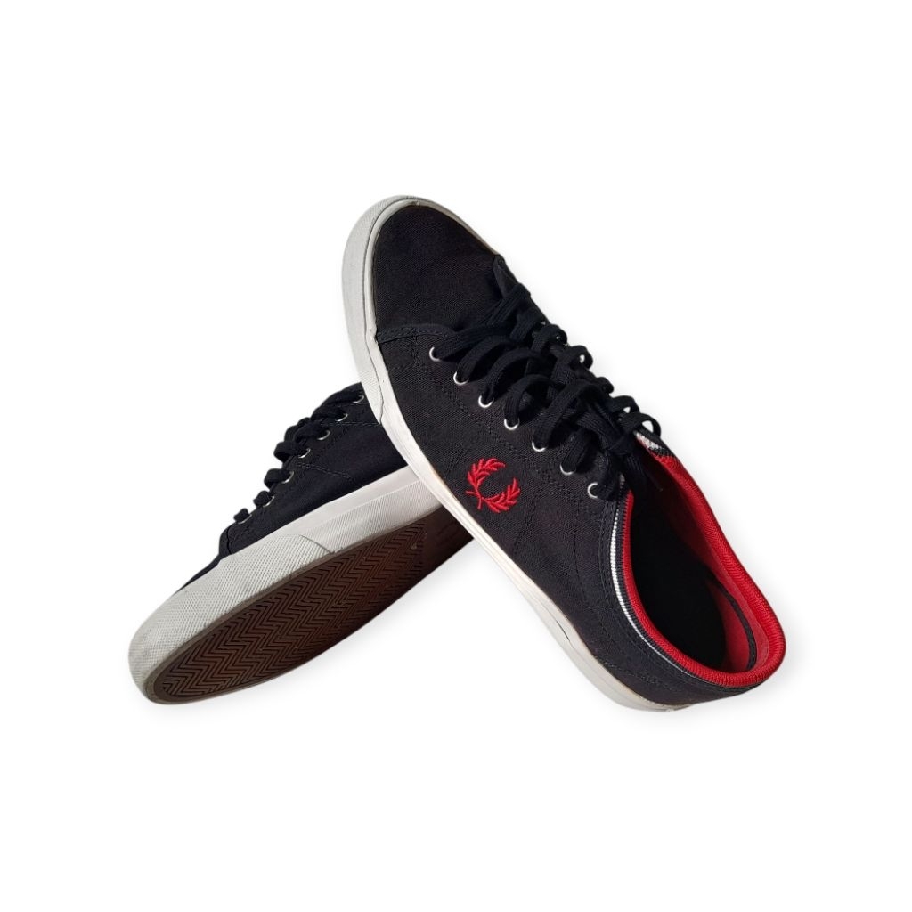 รองเท้าผ้าใบ FRED PERRY ♂️